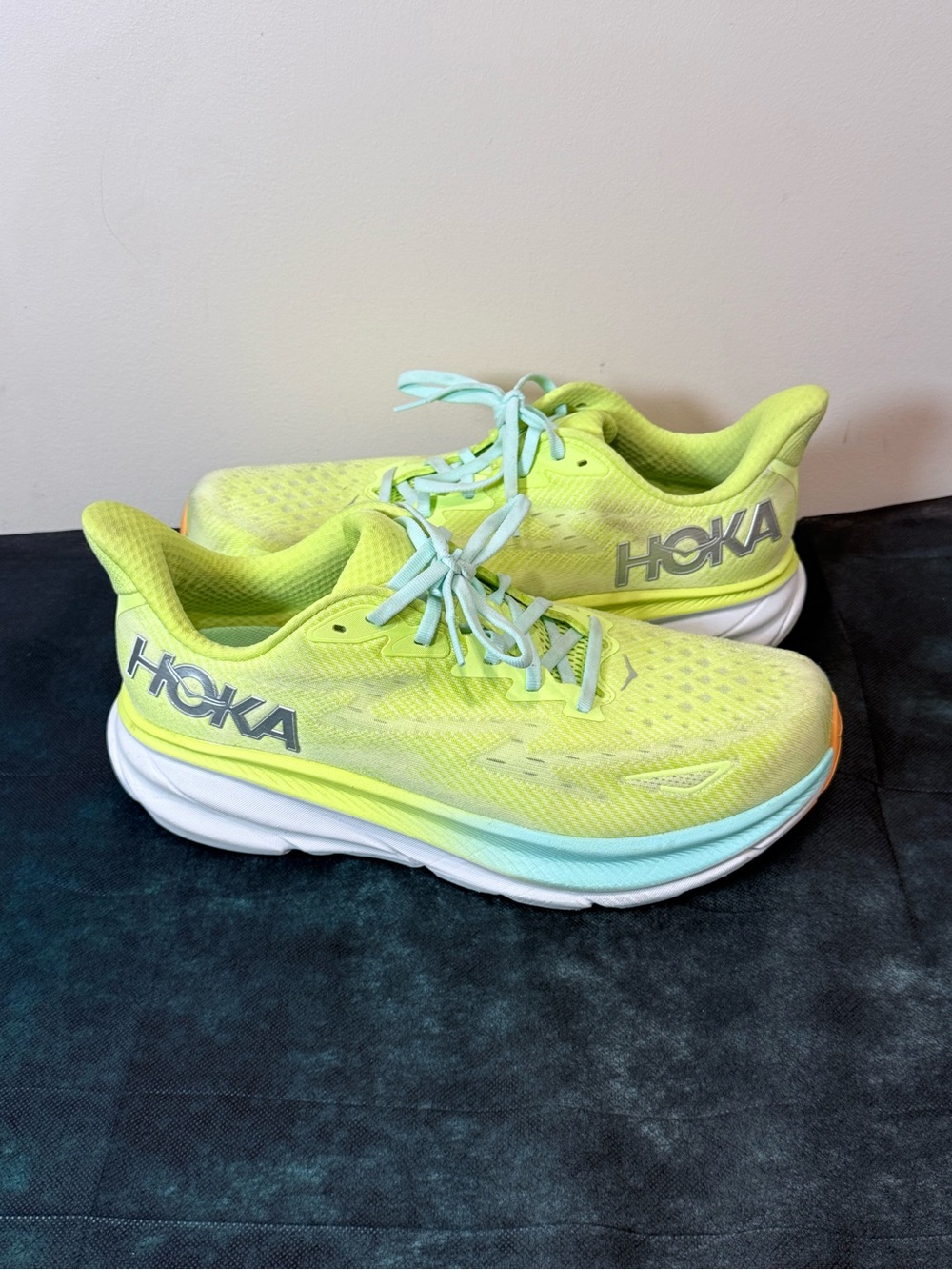🔥HOKA Women's Neon Yellow Running Shoes Size 11D EUC🔥